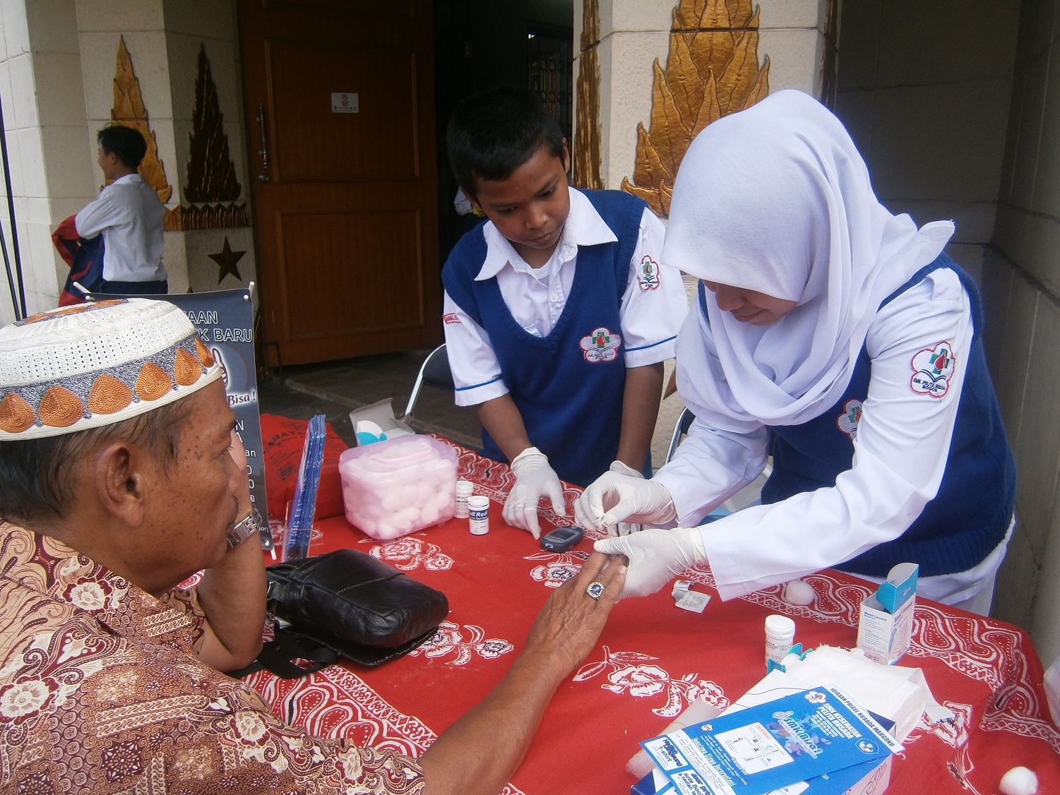 Bakti Sosial (4)